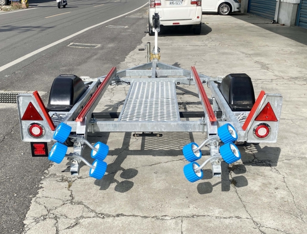 客製化拖船架